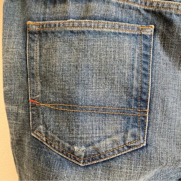 TOMMY HILFIGER Sz 40 x  30 Classic Lightly Distressed Jeans NWT - Picture 16 of 16